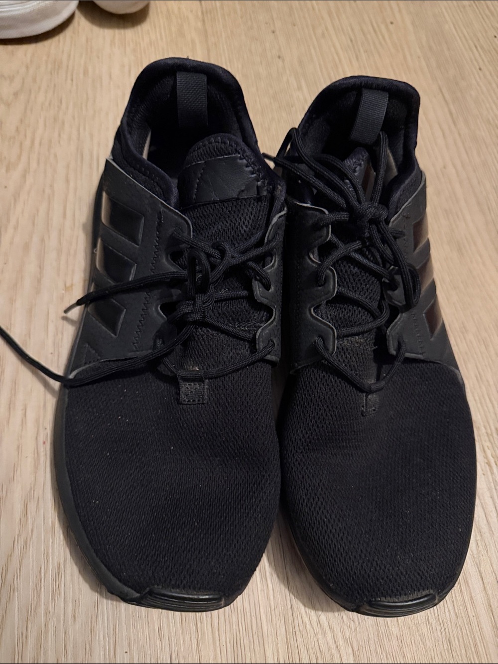 adidas Men's Black Low-Top Lace-Up Sneakers